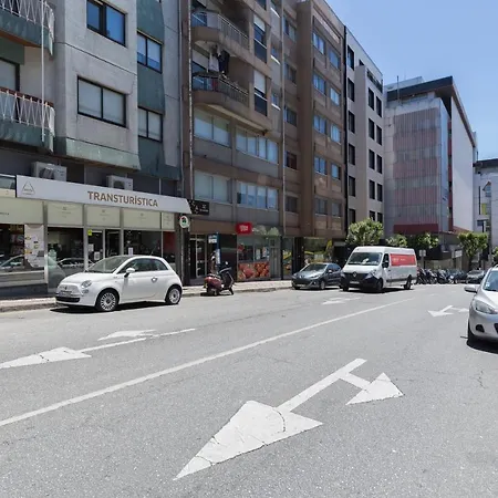 舒适明亮公寓 | 黄金地段 | 距阿里阿多斯大街9号5分钟路程 公寓 波尔图